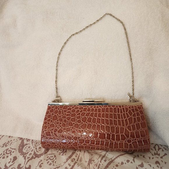 Chic vintage brown faux animal print clutch with silver chain shoulder strap - Picture 1 of 4